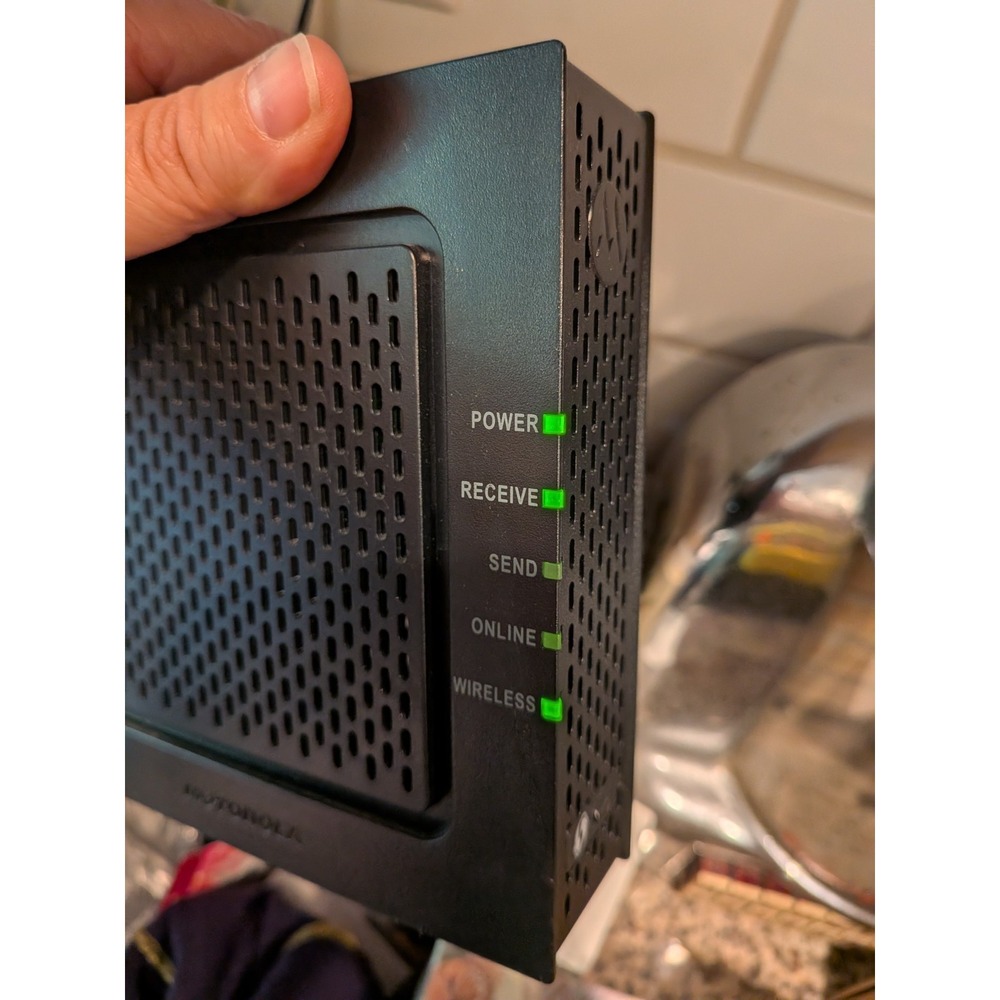Motorola MG7550 Cable Modem Plus Wifi Router.16x4 Modem Plus Wifi Router - Picture 6 of 6
